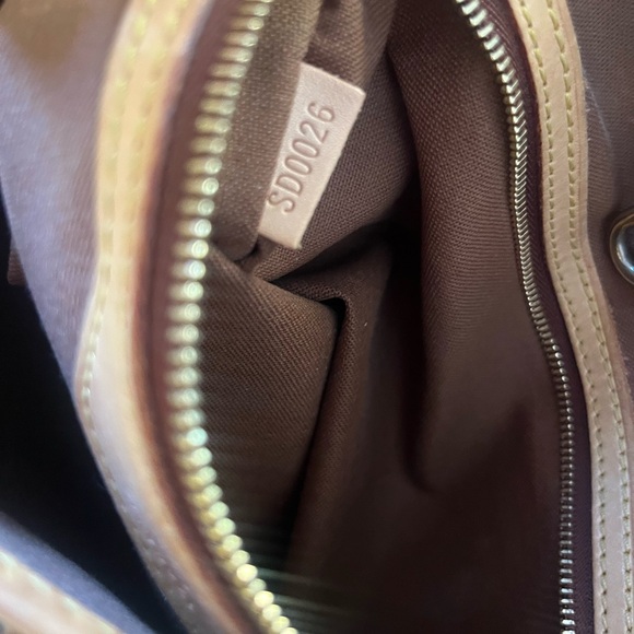 LOUIS VUITTON Batignolles horizontal handbag - Picture 12 of 15